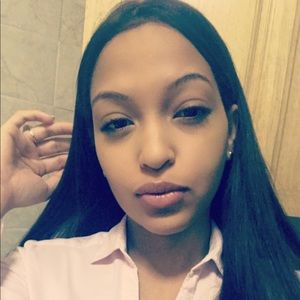 Meet your Posher, Vivian